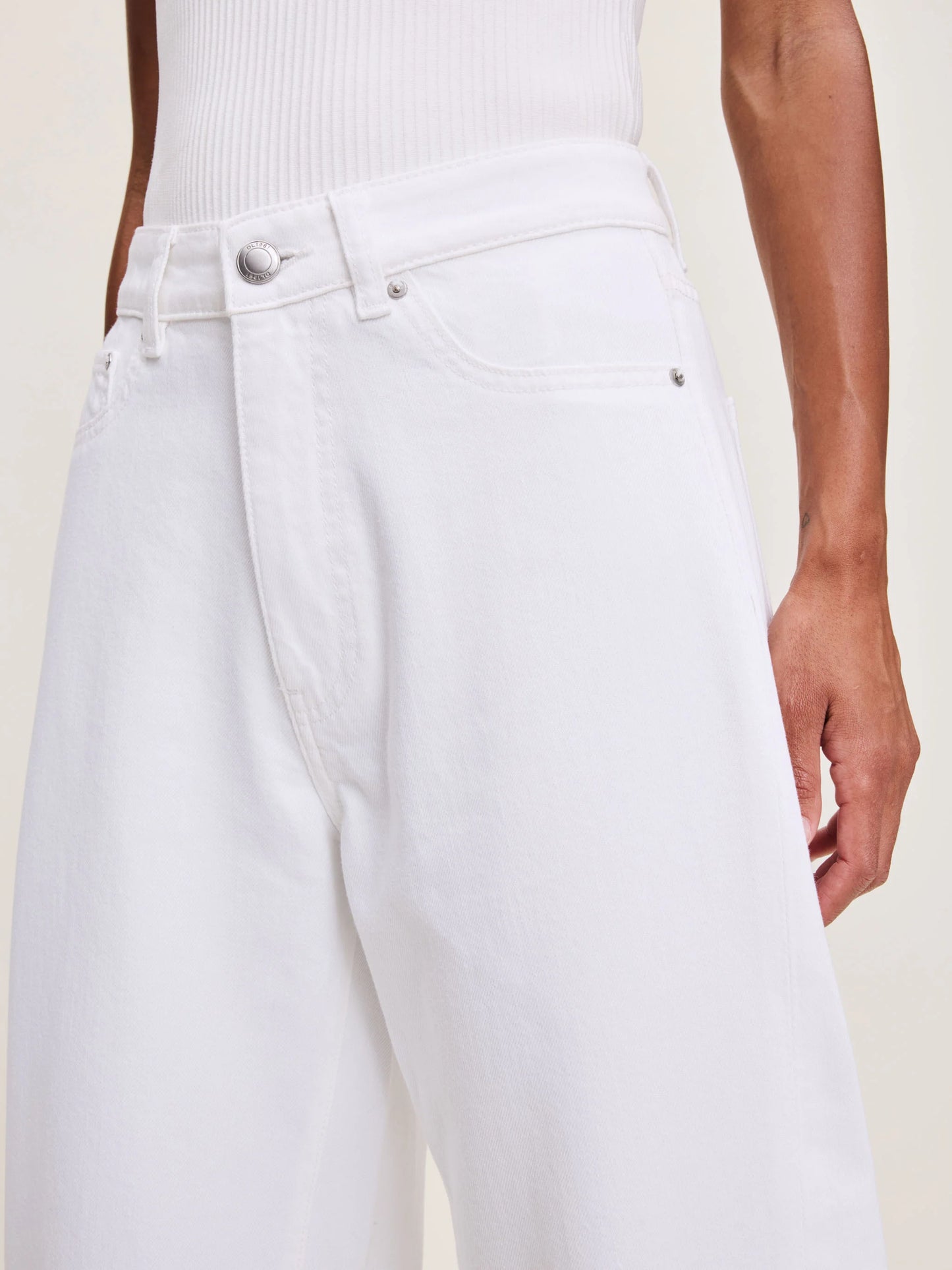 Miro Barrel Jean- WHITE